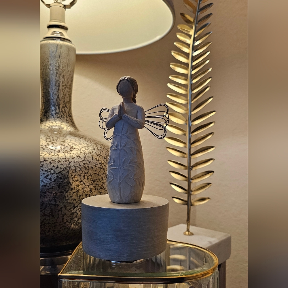 Willow Tree - A Tree, A prayer Elegant Angel Figurine Music Box - Amazing Grace